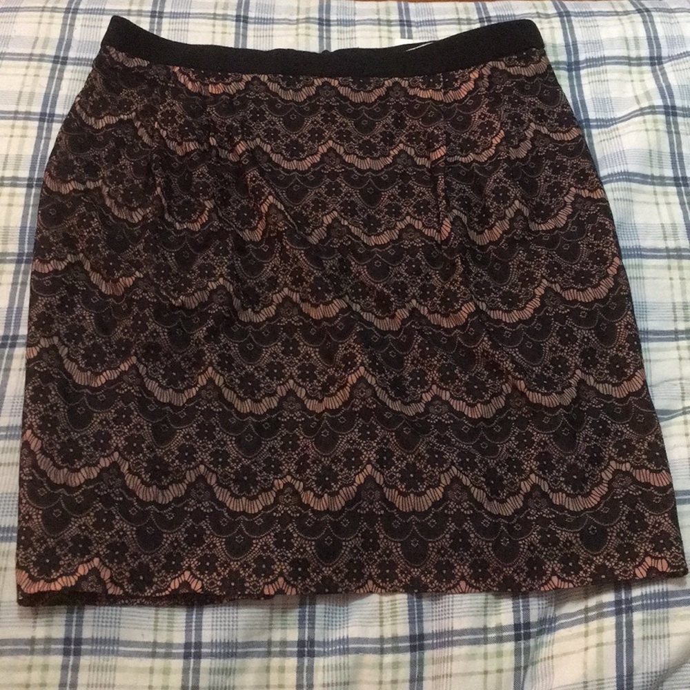 inLUV Lace Skirt Size L NWT